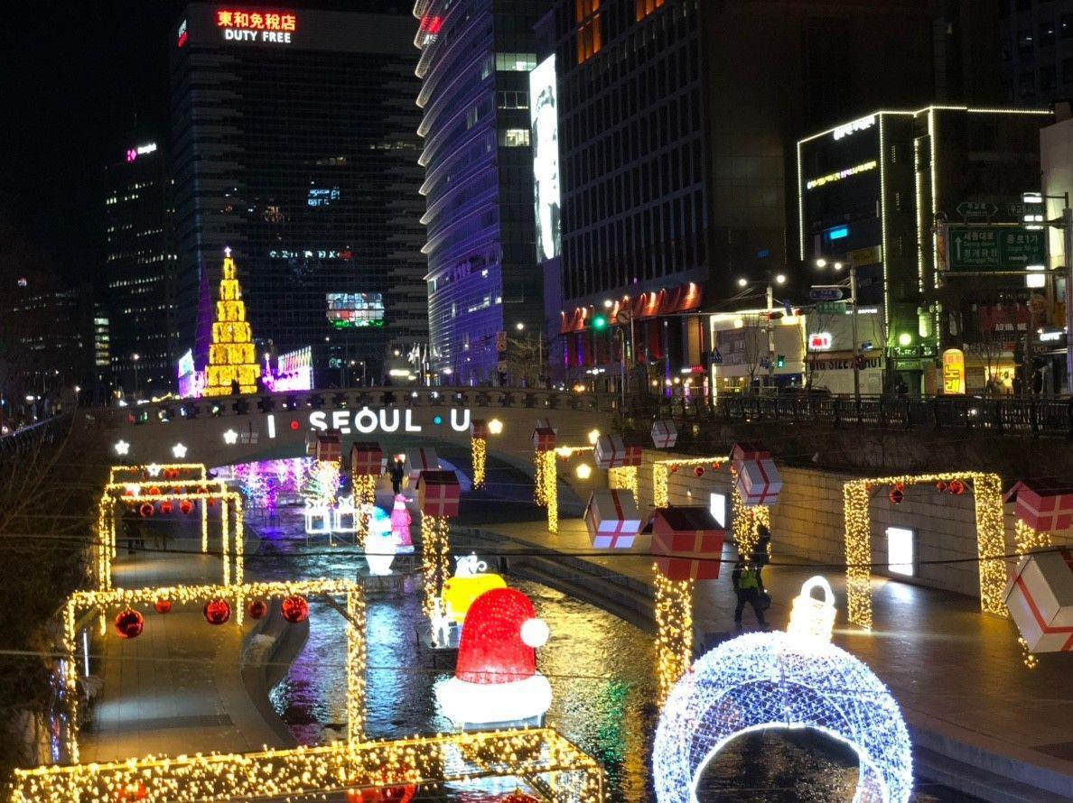 2025, christmas, lights, festival, beautiful, romantic, holiday, happy new year, 2025, lanterns, angels, heart, stream, cheonggyecheon, seoul, korea, jonggak
